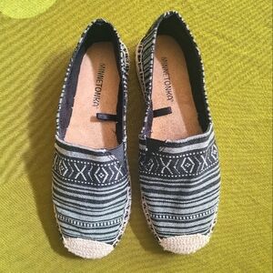 Minnetonka "Pam" Women's Black and White Slip-On Espadrille Shoes, Size 6